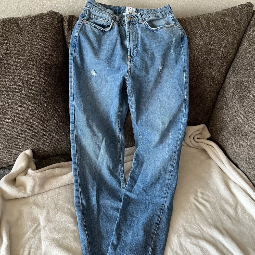 Urban Outfitters, mom style jeans, slightly worn, size “27” in urban terms :)
